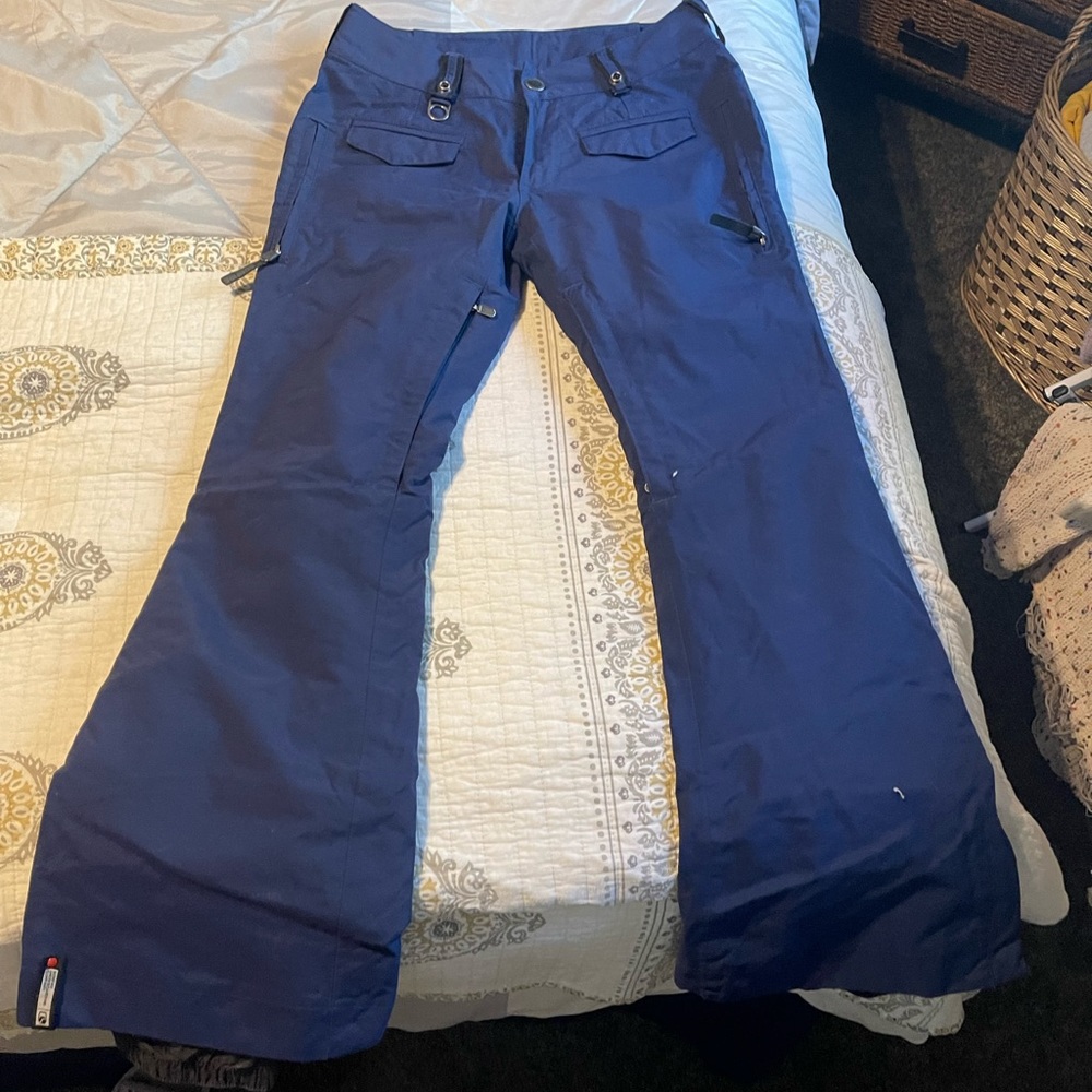 Women’s snow pants